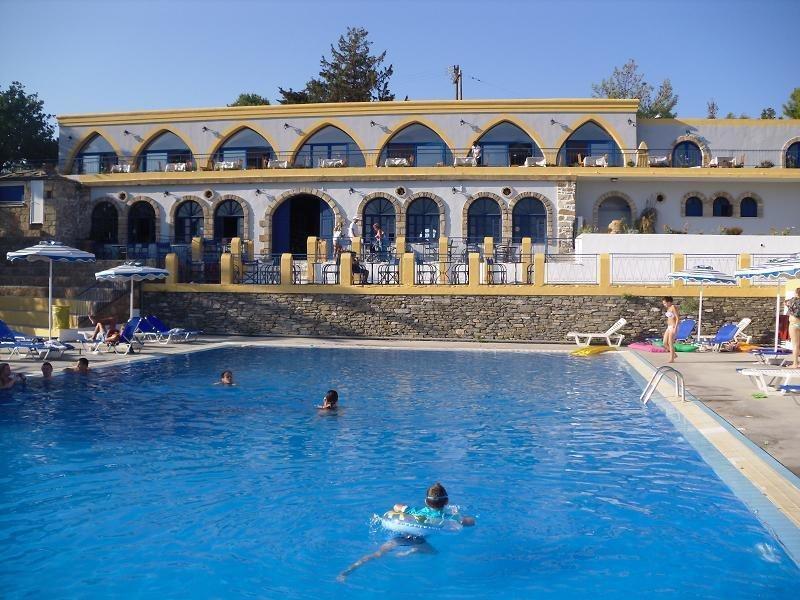 Ellia Hotell 4*